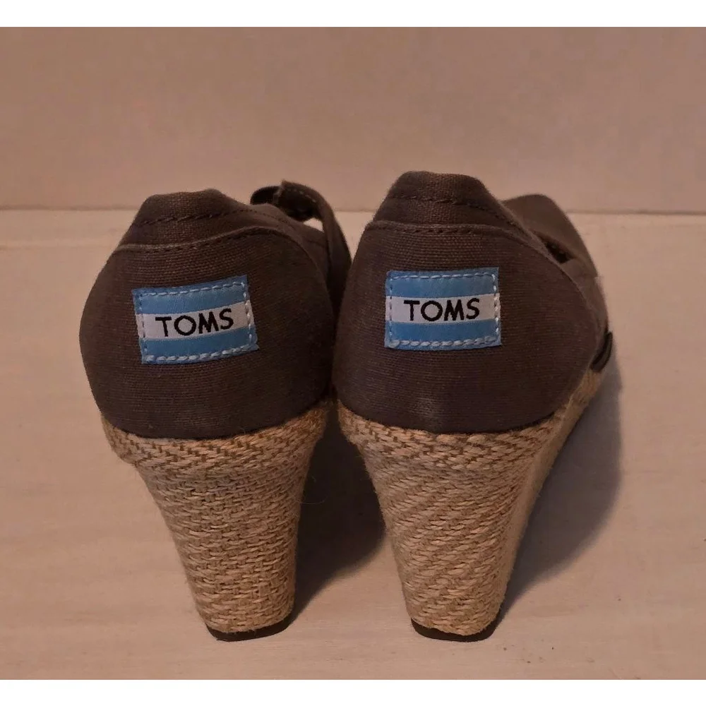 Women's TOMS Gray Wedge Sandals, Size‎ 10W